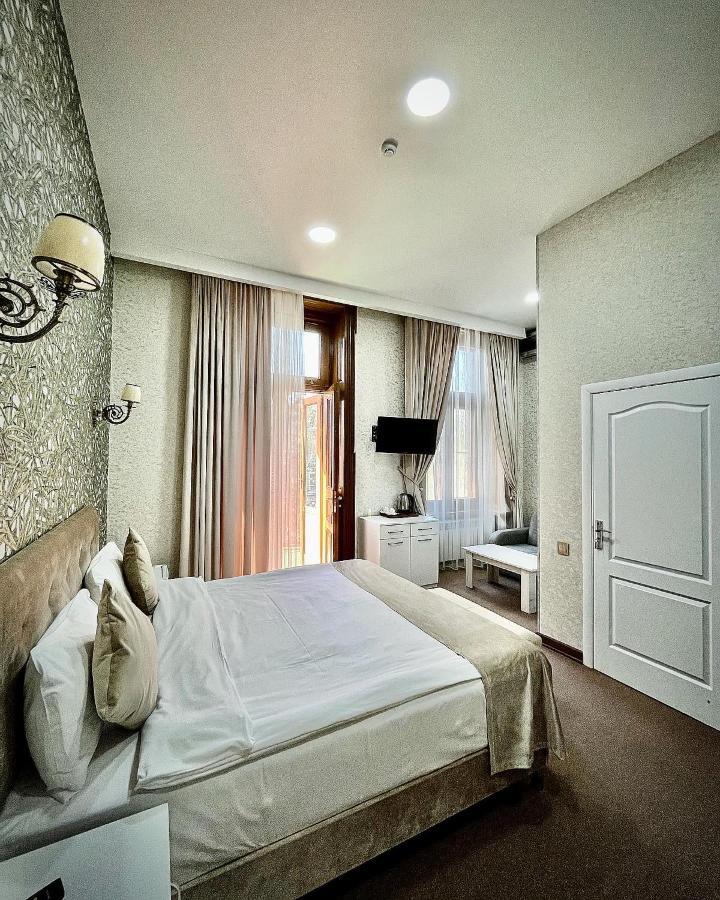 Nizami Hotel Baku Bagian luar foto