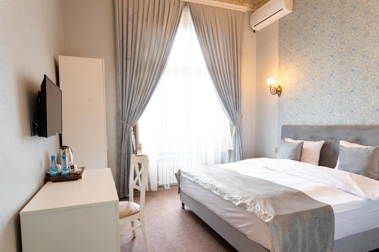 Nizami Hotel Baku Bagian luar foto