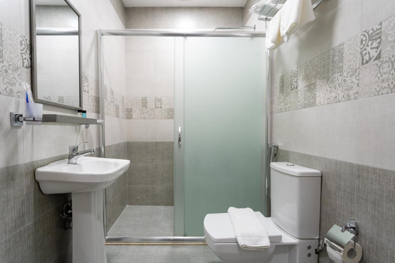 Nizami Hotel Baku Bagian luar foto