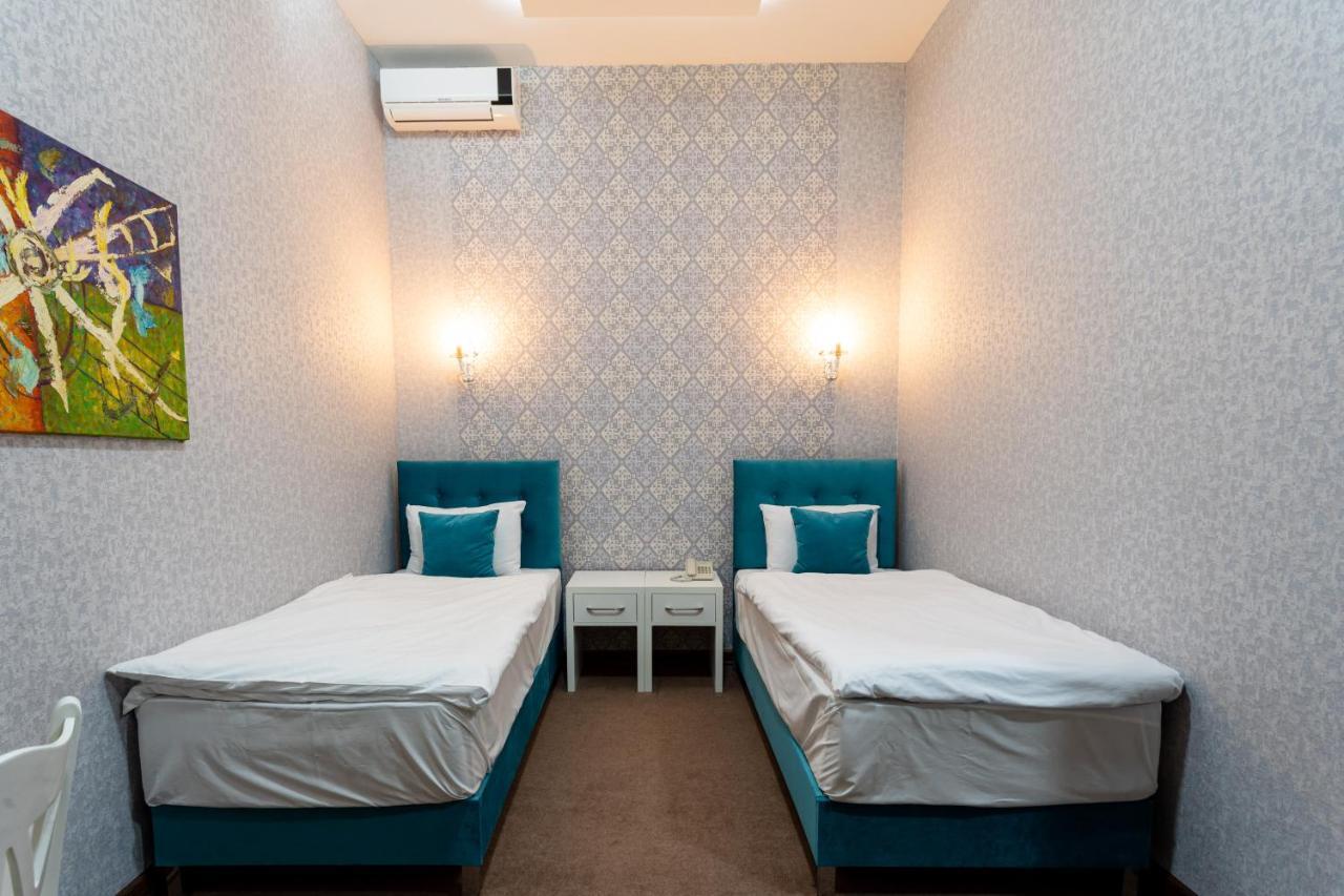 Nizami Hotel Baku Bagian luar foto