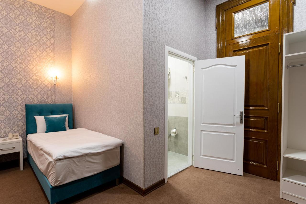 Nizami Hotel Baku Bagian luar foto