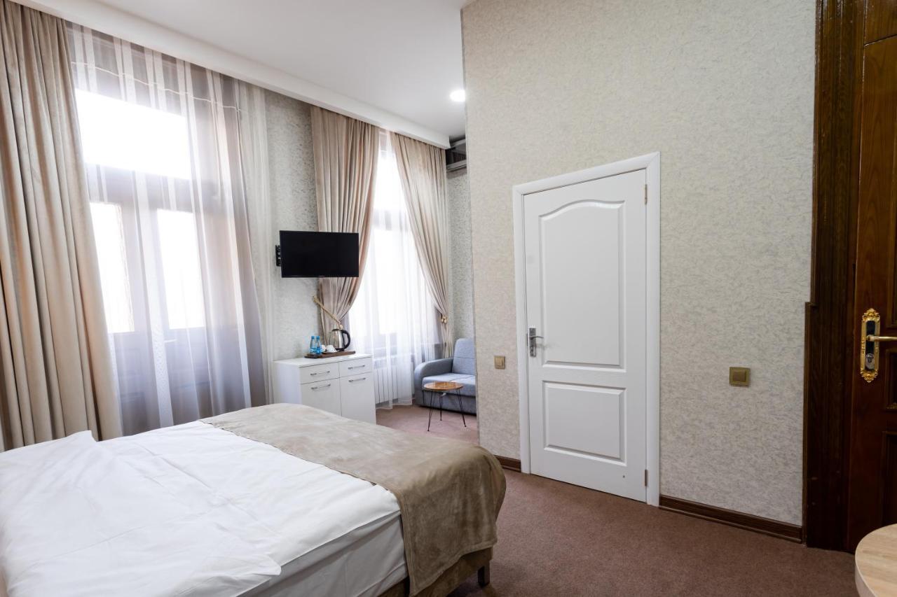 Nizami Hotel Baku Bagian luar foto